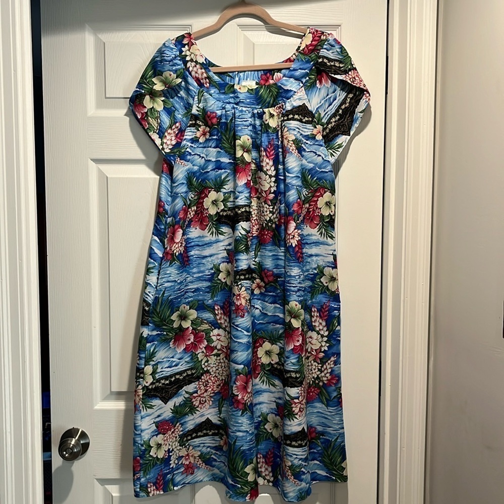 Royal Creations Hawaii Mumu Size Large.